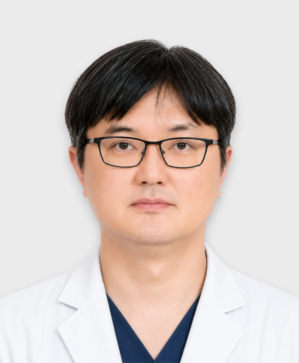 홈페이지-원장님-사진-003 (1).png